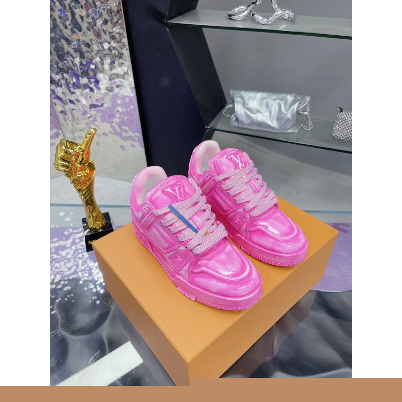 l**is V*t*n sneakers